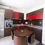 Reina Kamelia Garden Apartment *