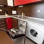 Reina Kamelia Garden Apartment