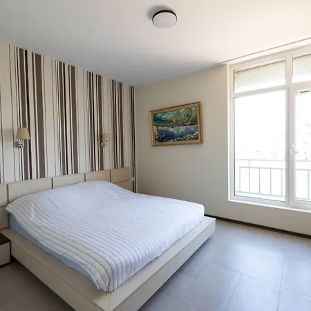 Reina Kamelia Garden Apartment *