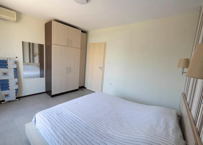 Reina Kamelia Garden *