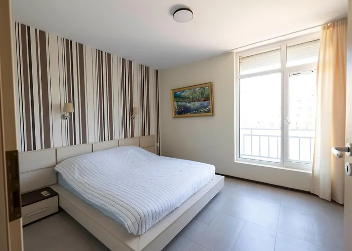 Reina Kamelia Garden Apartment *