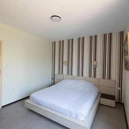 Reina Kamelia Garden *